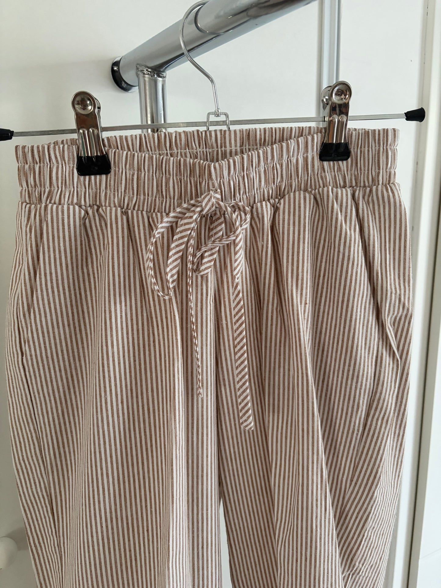 Pantalon fluide rayé marron