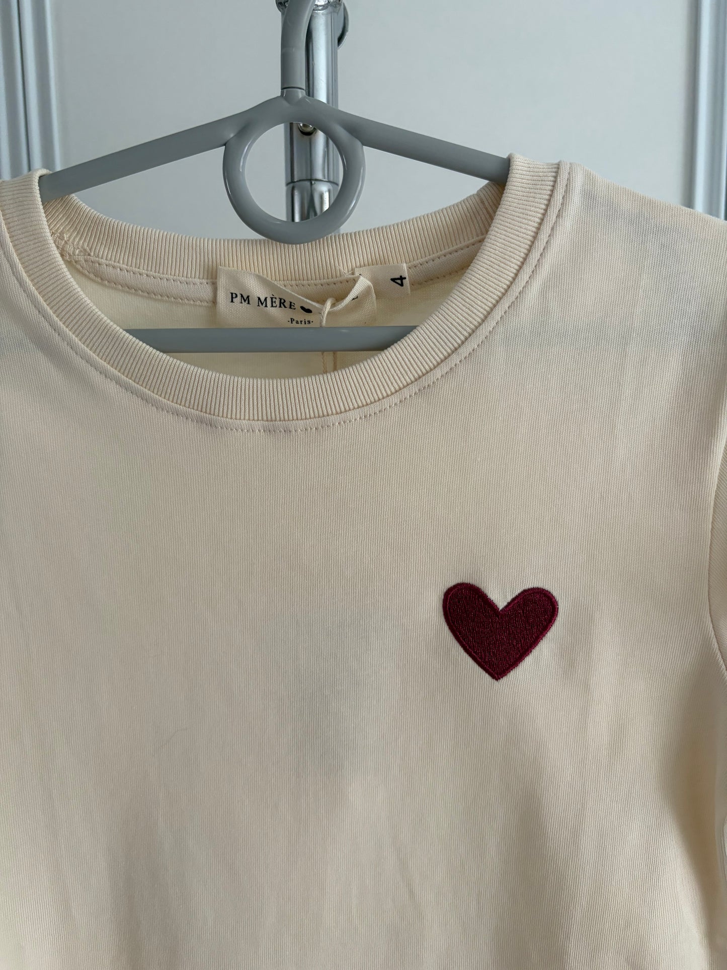 Tee-shirt « mère-fille » avec un cœur