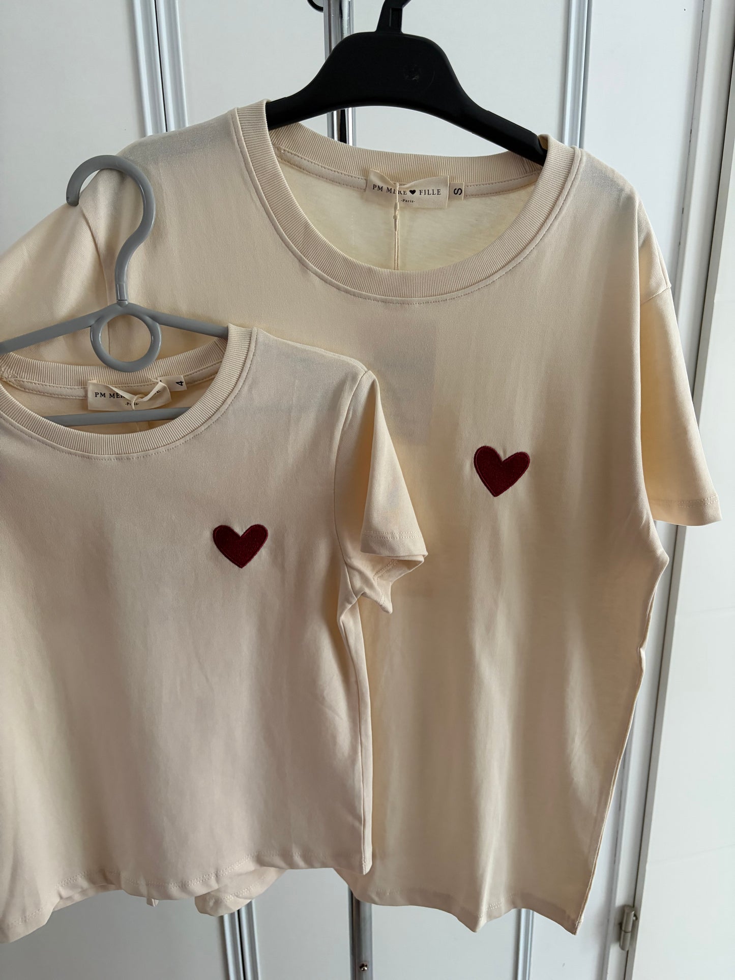 Tee-shirt « mère-fille » avec cœur brodé