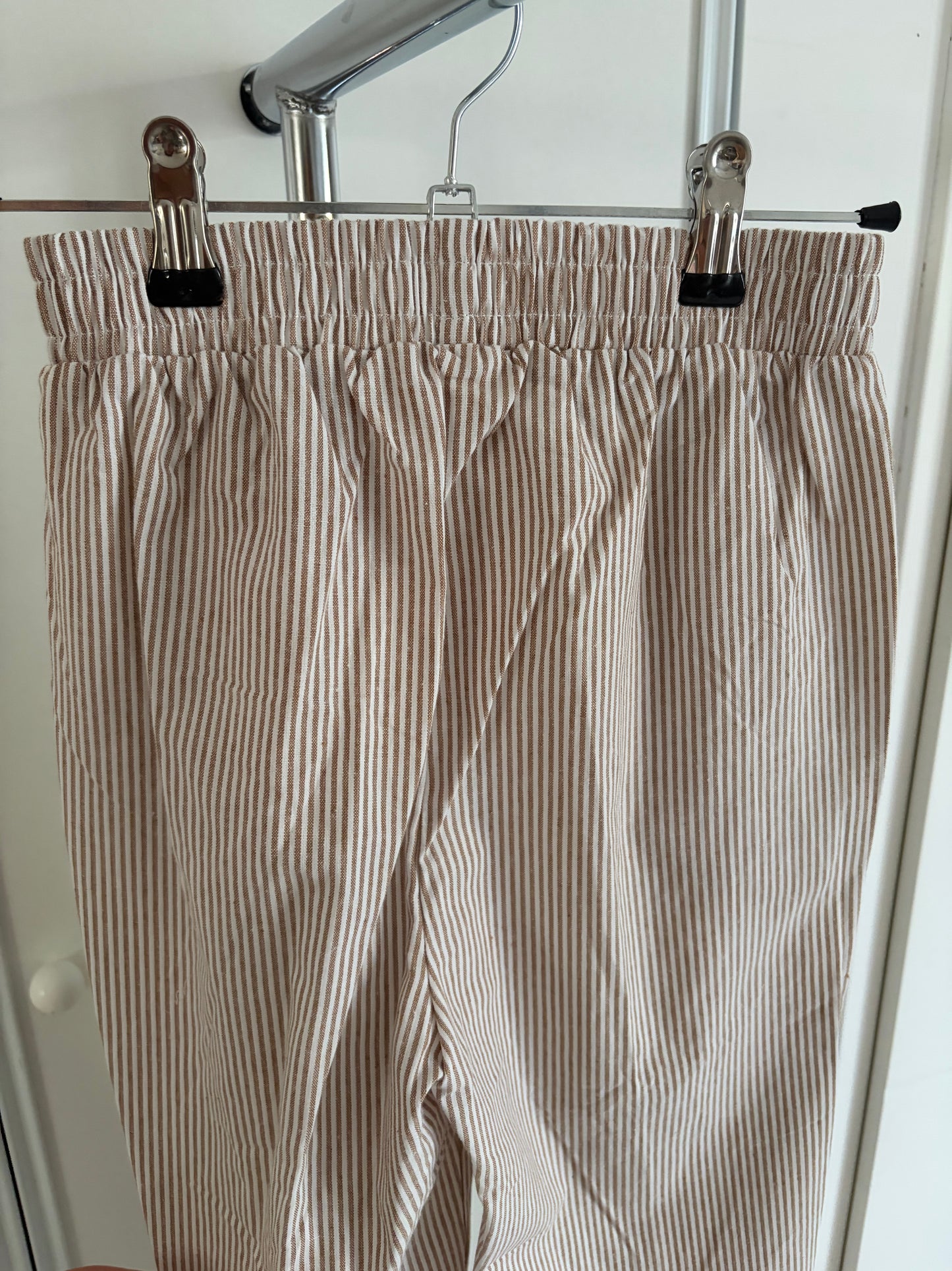 Pantalon fluide rayé marron