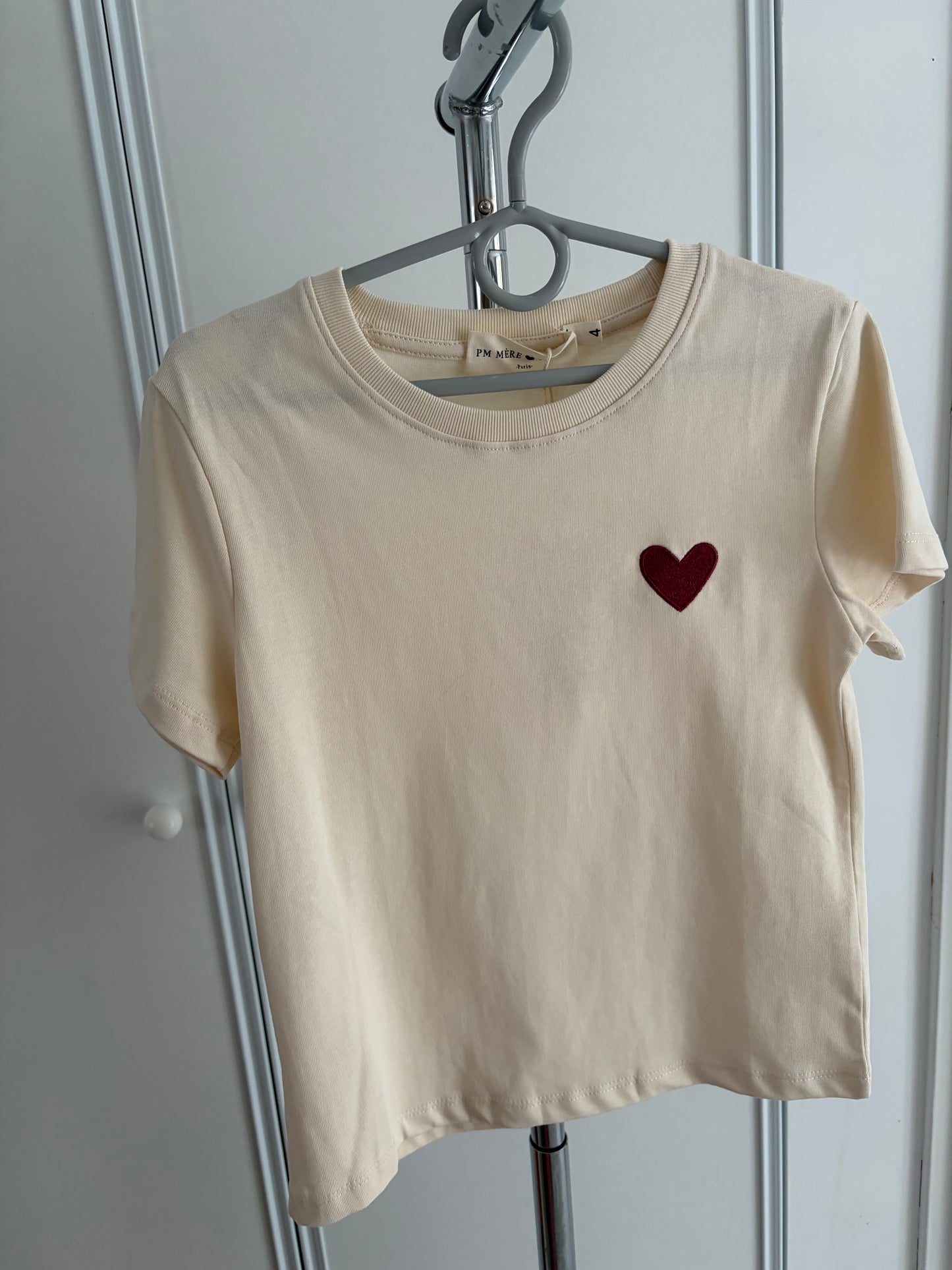 Tee-shirt « mère-fille » avec un cœur