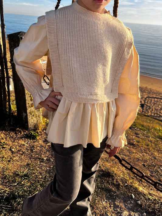 Pull en maille sans manches avec chemise intégrée beige