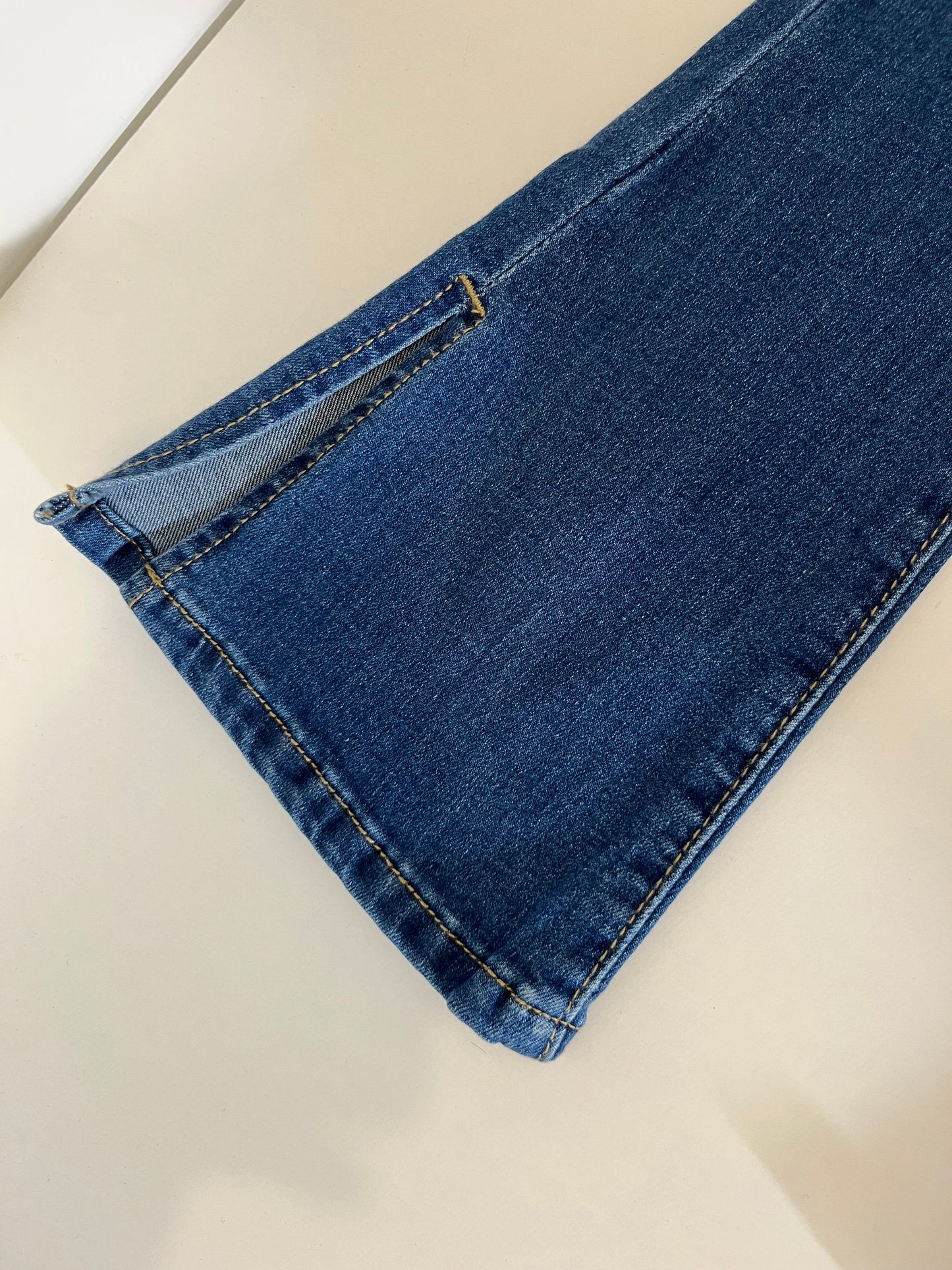 Jean bleu coupe évasée ( flare )