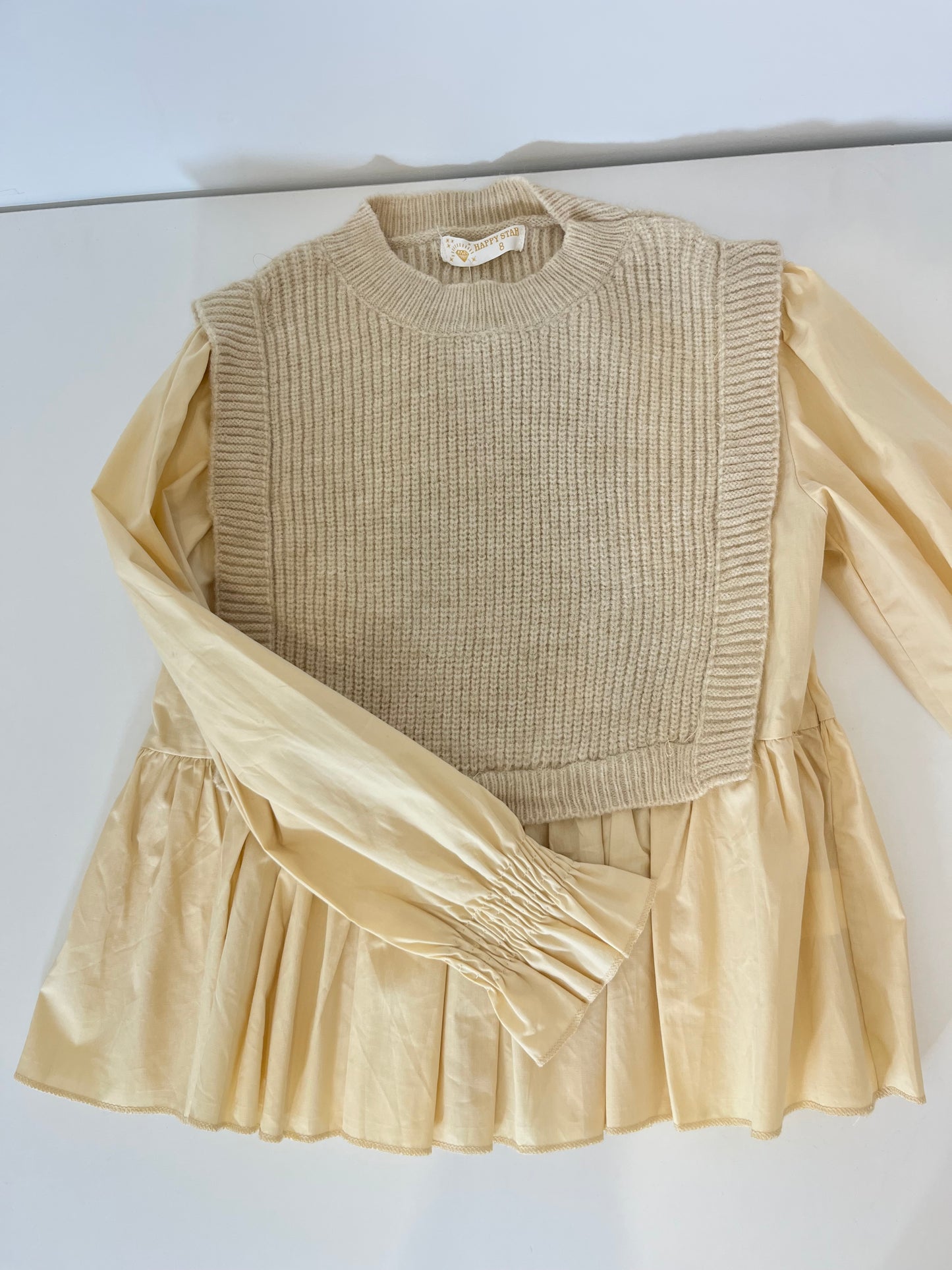Pull en maille sans manches avec chemise intégrée beige