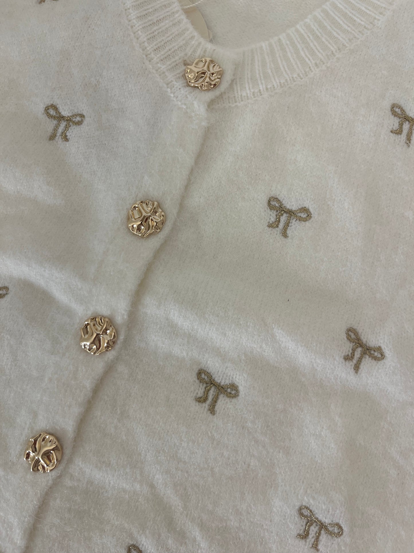 Gilet blanc avec petits noeuds brodés
