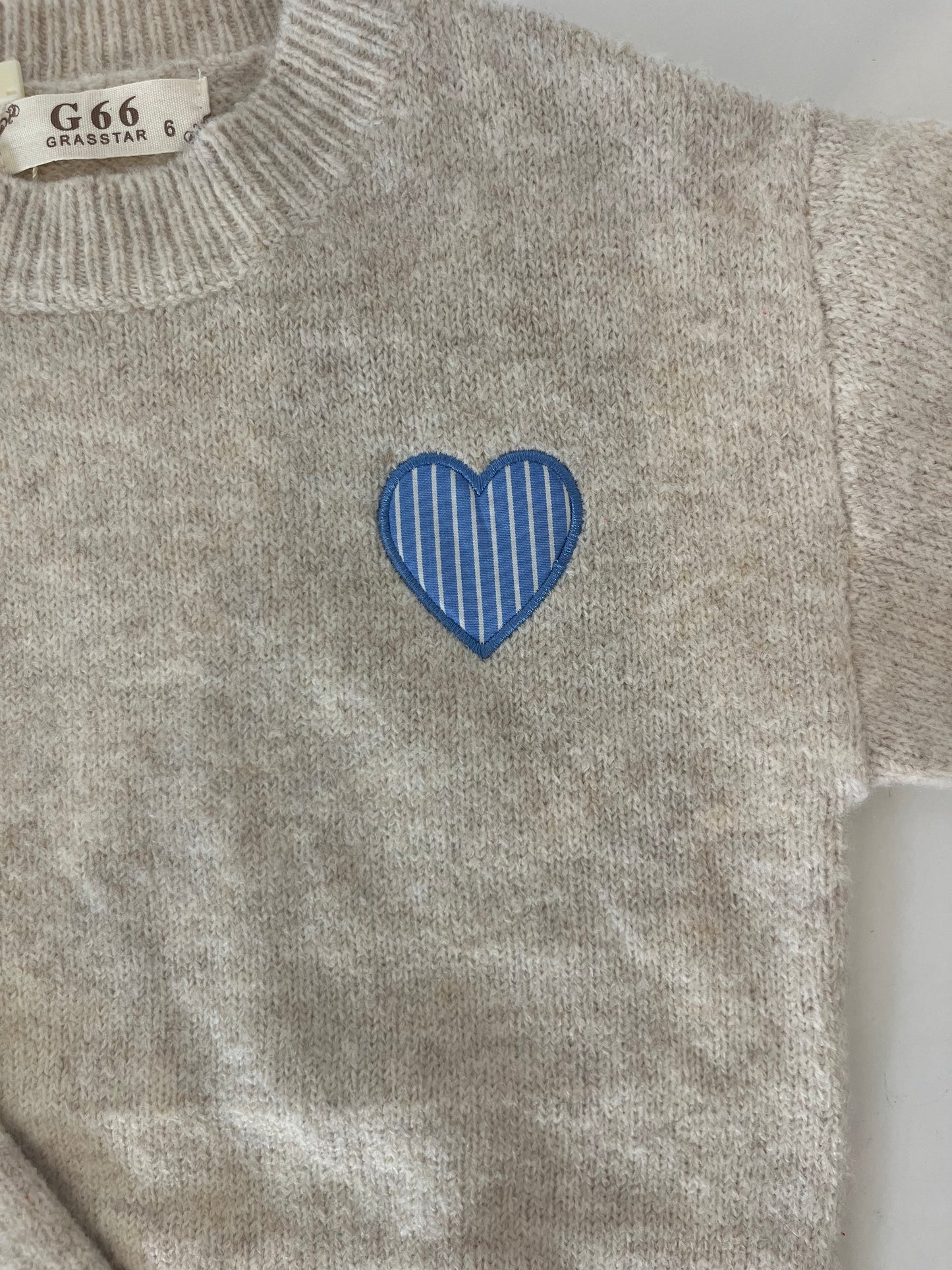pull avec coeur brodé bleu