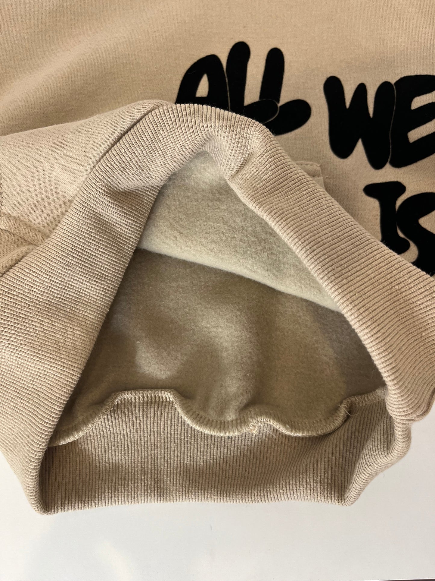 Ensemble survetement "all we need is love"