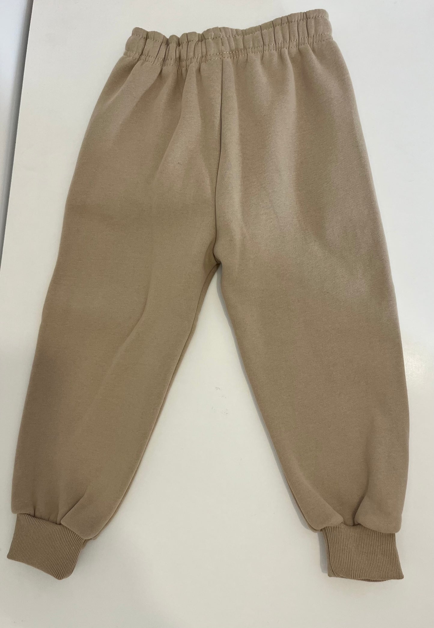 Ensemble survetement "all we need is love"